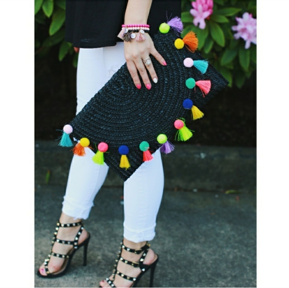 🆕️ Black Straw Pom Pom Clutch